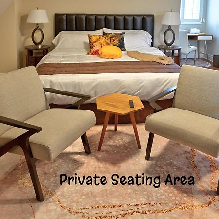 Welcome Home! Acores Bed & Breakfast Торонто Номер фото