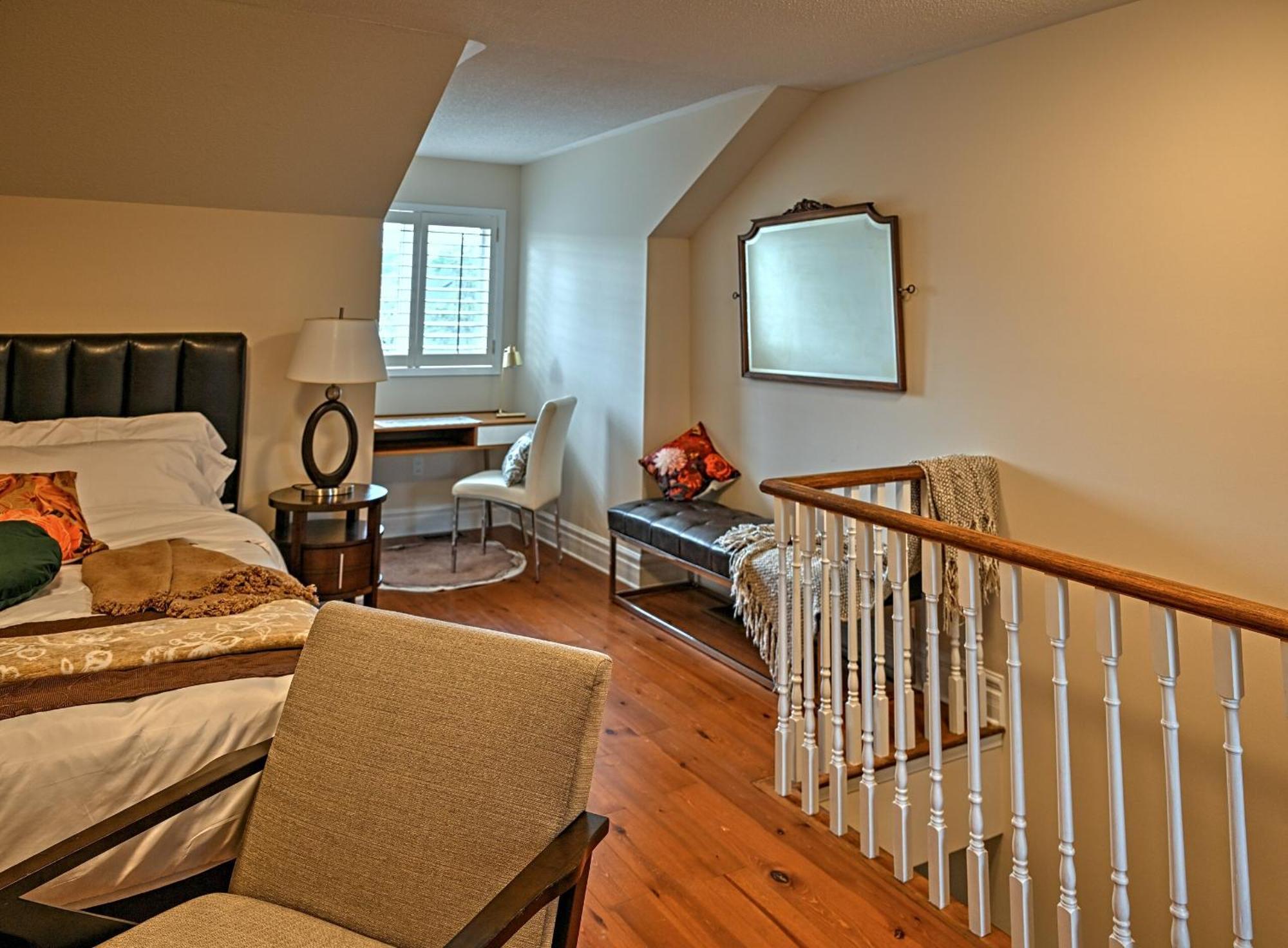 Welcome Home! Acores Bed & Breakfast Торонто Номер фото