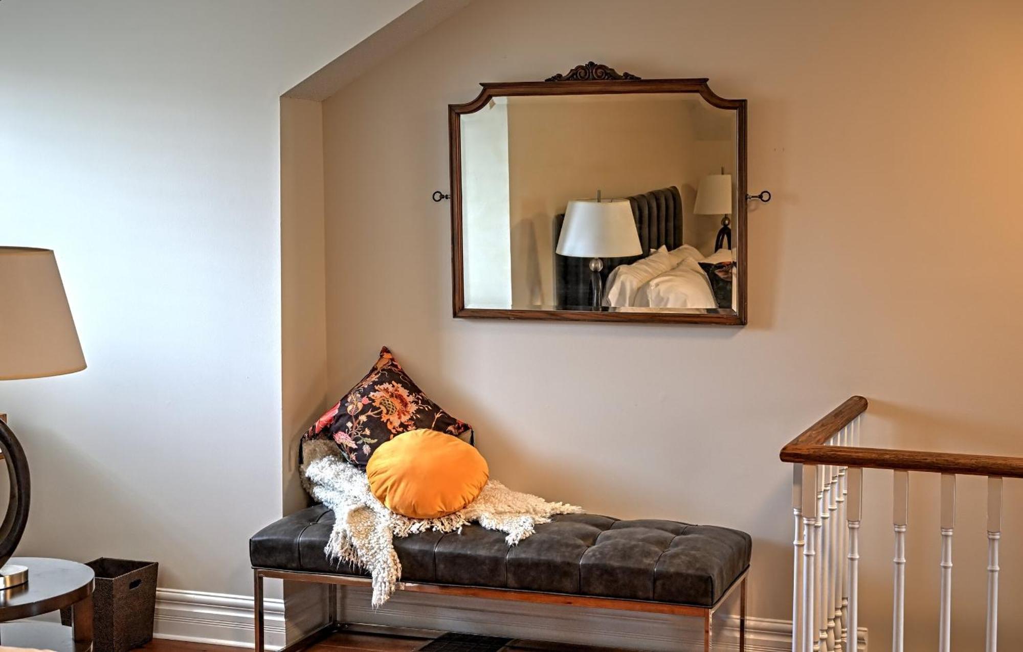 Welcome Home! Acores Bed & Breakfast Торонто Номер фото
