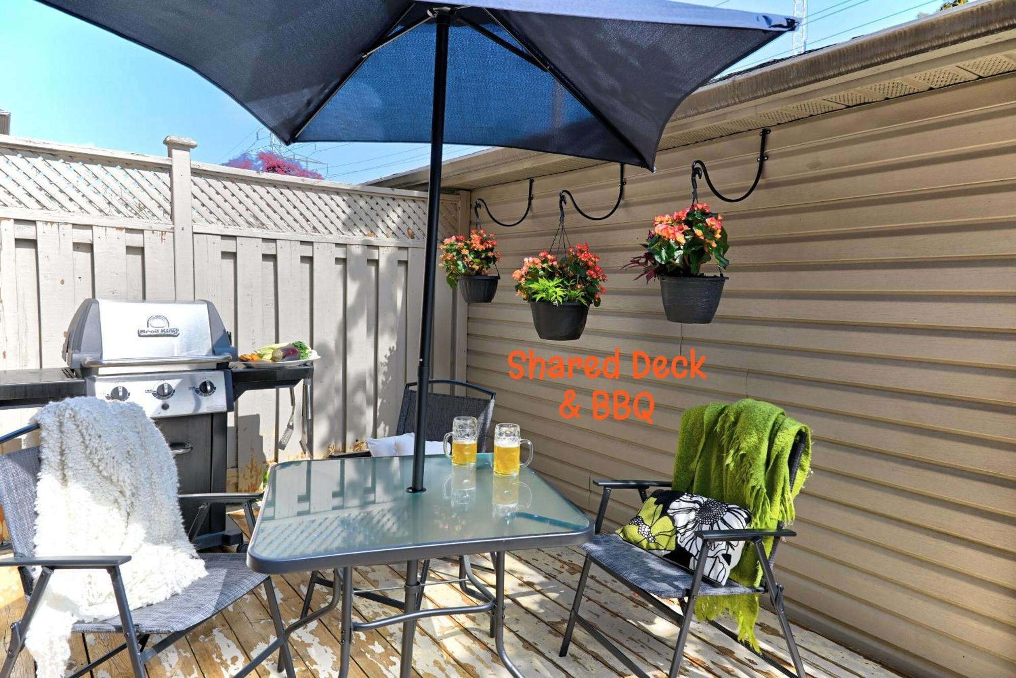 Welcome Home! Acores Bed & Breakfast Торонто Екстер'єр фото