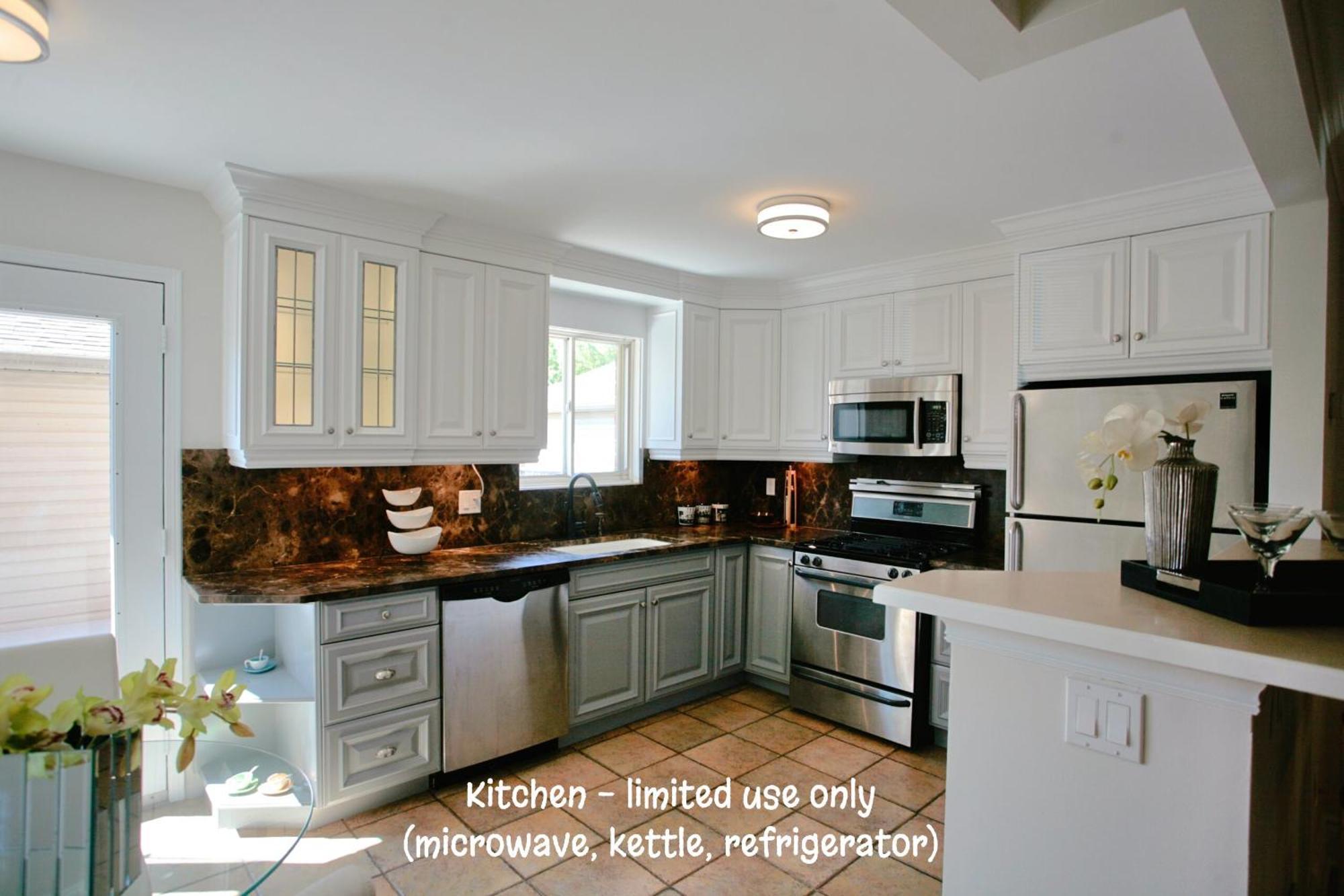 Welcome Home! Acores Bed & Breakfast Торонто Екстер'єр фото