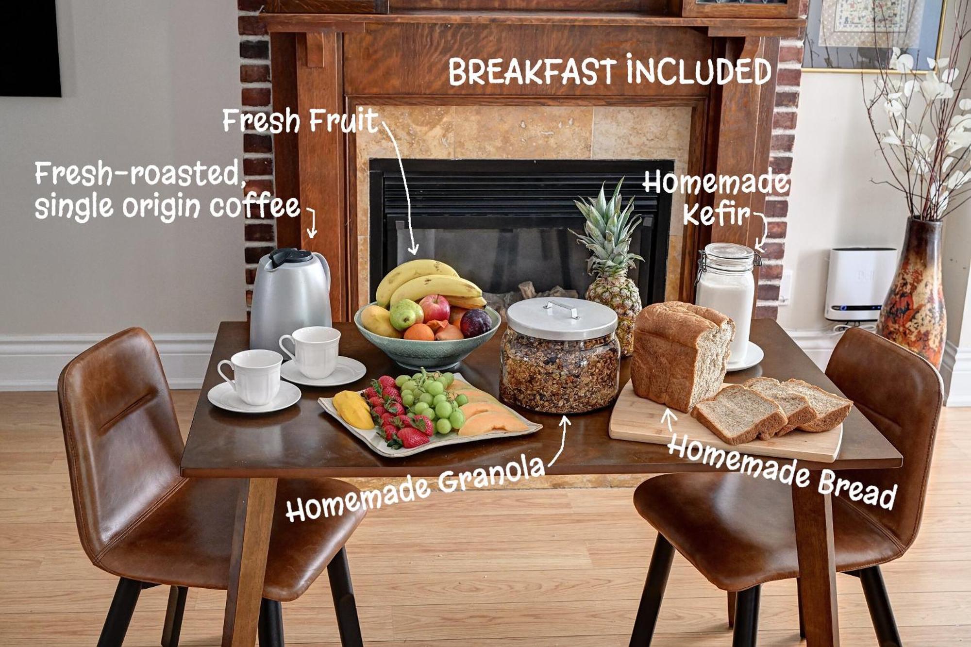 Welcome Home! Acores Bed & Breakfast Торонто Екстер'єр фото