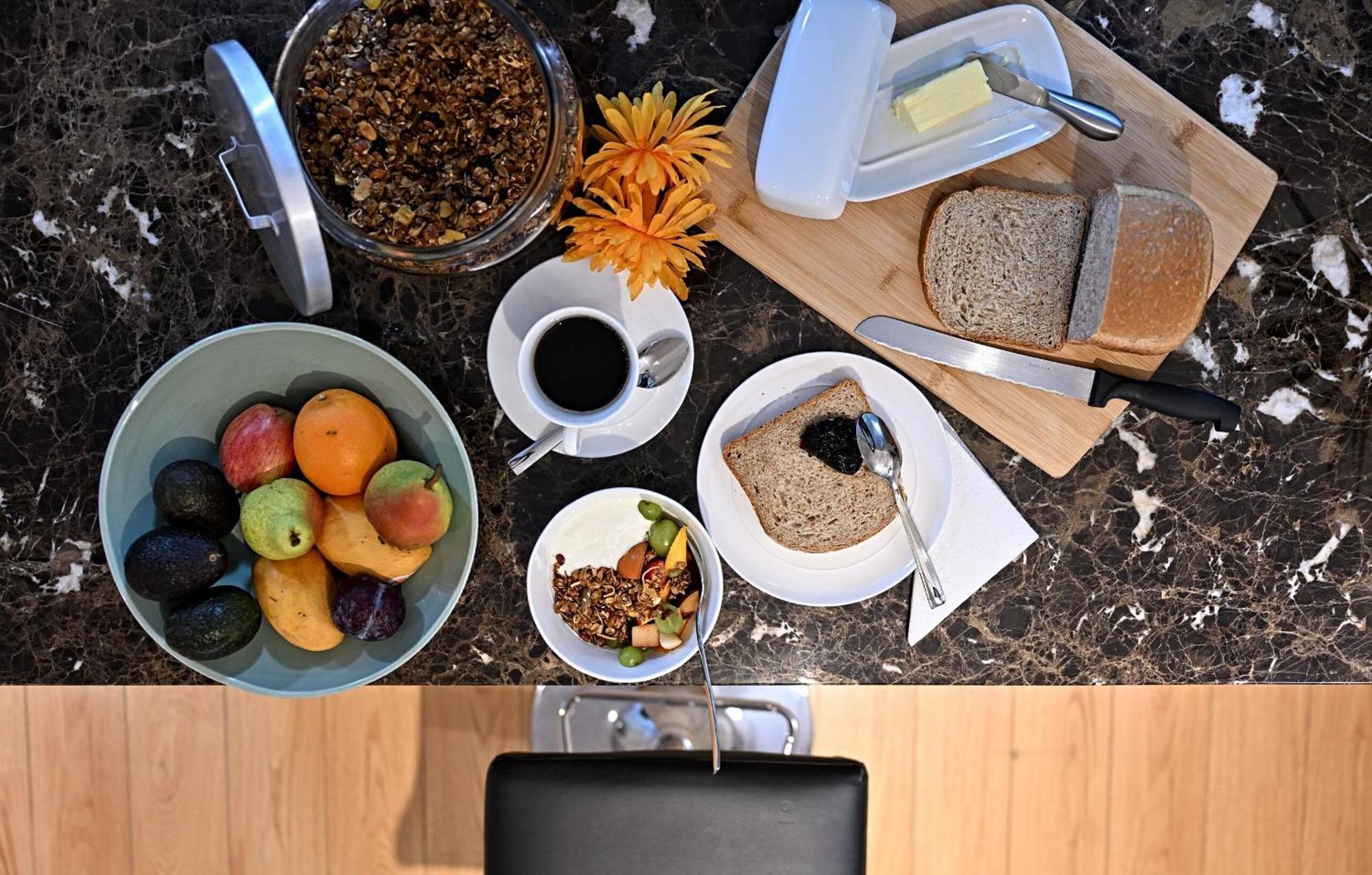Welcome Home! Acores Bed & Breakfast Торонто Екстер'єр фото